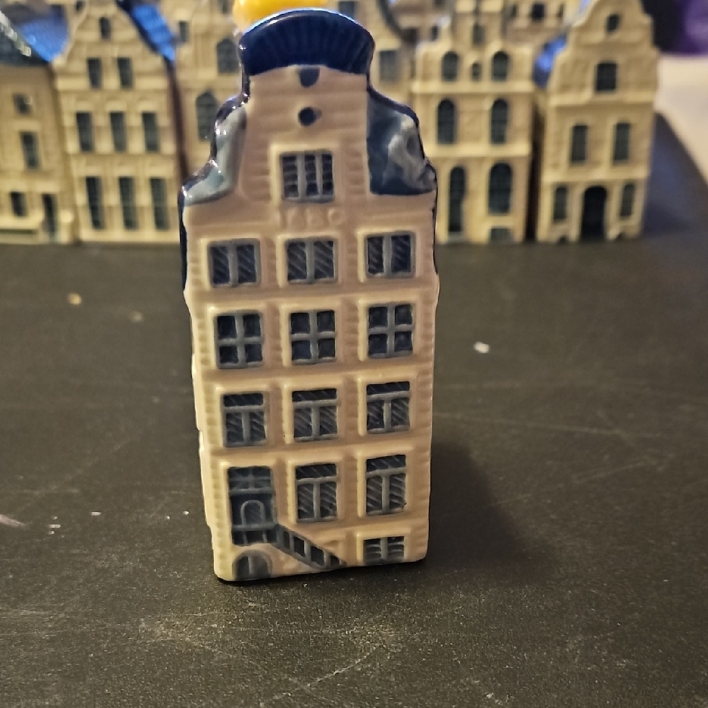 KLM Delft Blue and White Ceramic House Figurine Collectable # 14